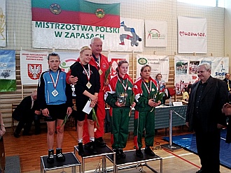 Katarzyna Olszewska i Dominika Grabarczyk na trzecim stopniu podium