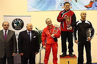 Artur Albinowski na najwyższym stopniu podium